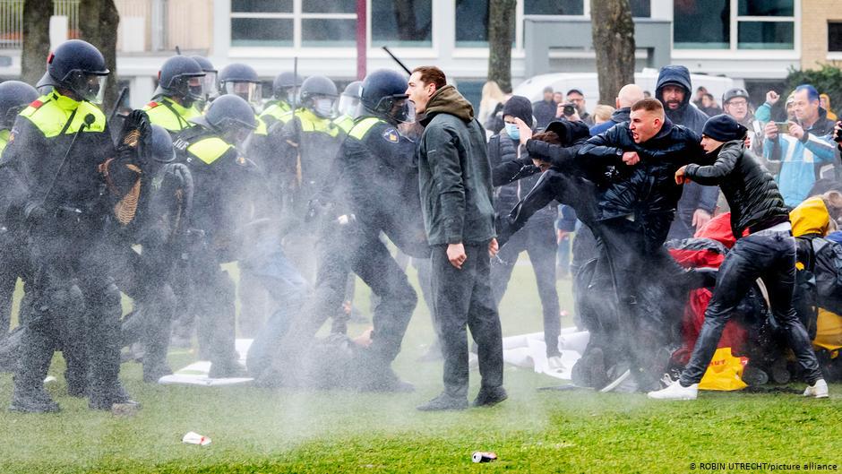 Paises Bajos Paises Bajos Los Países Bajos están comenzando a aliviar lentamente las restricciones que anteriormente habían dado lugar a protestas violentas.