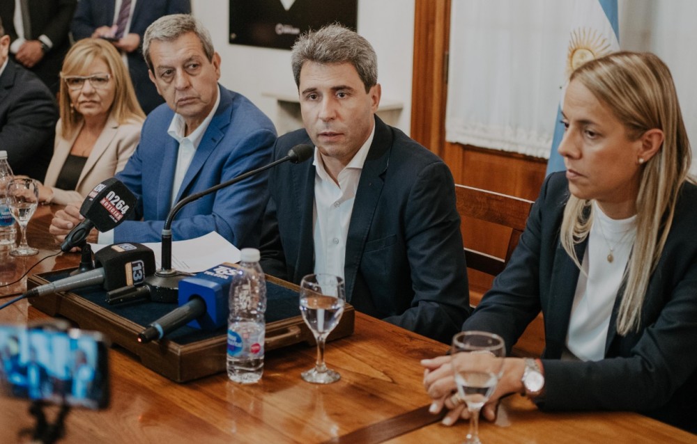Uñac anuncios