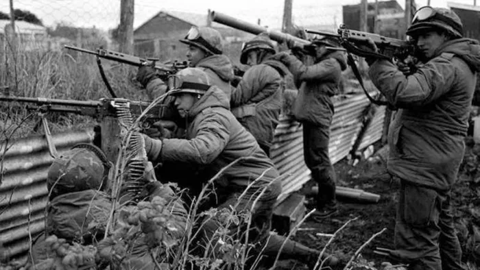 Guerra-Malvinas-Soldados-1920