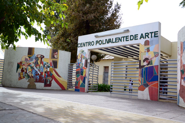 EscuelaPolivalenteDeArteReclamo005-07052015