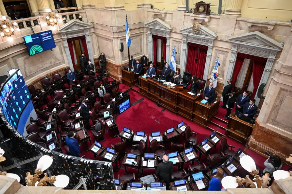 Senadores-en-sesion-Argentina-1024x681.jpg