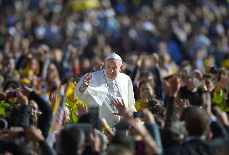 papa-multitud.jpg_1891945460