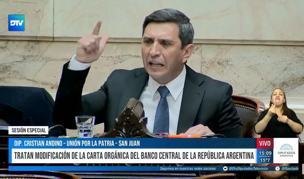 Cristian-Andino-en-Diputados