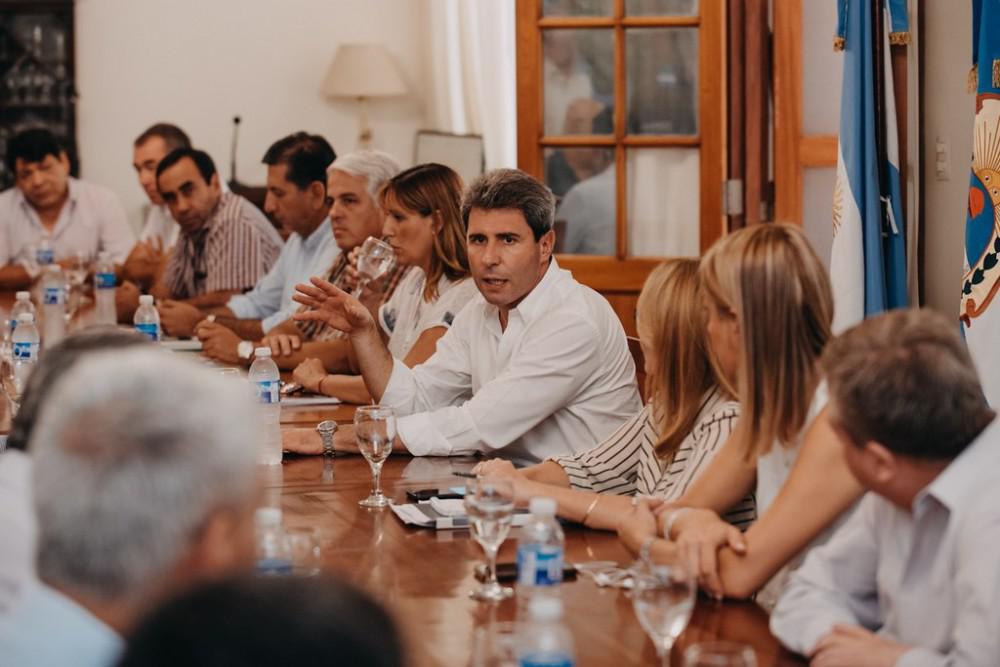 Uñac y 19 intendentes