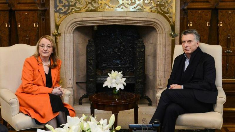 macri_alicia_kirchner_naranja.jpg_258117318