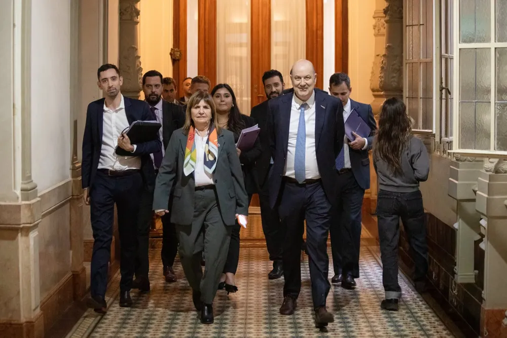 Bullrich, Sturzenegger y la Ley de Tierras
