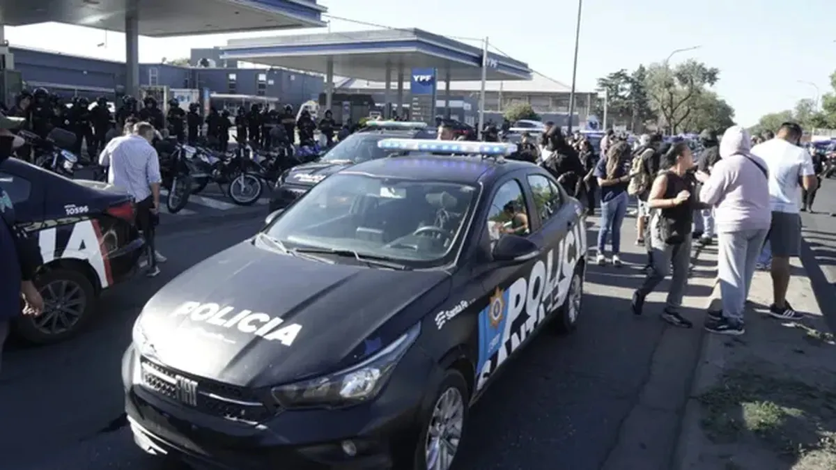 Protesta policial frente a la Jefatura de Policia