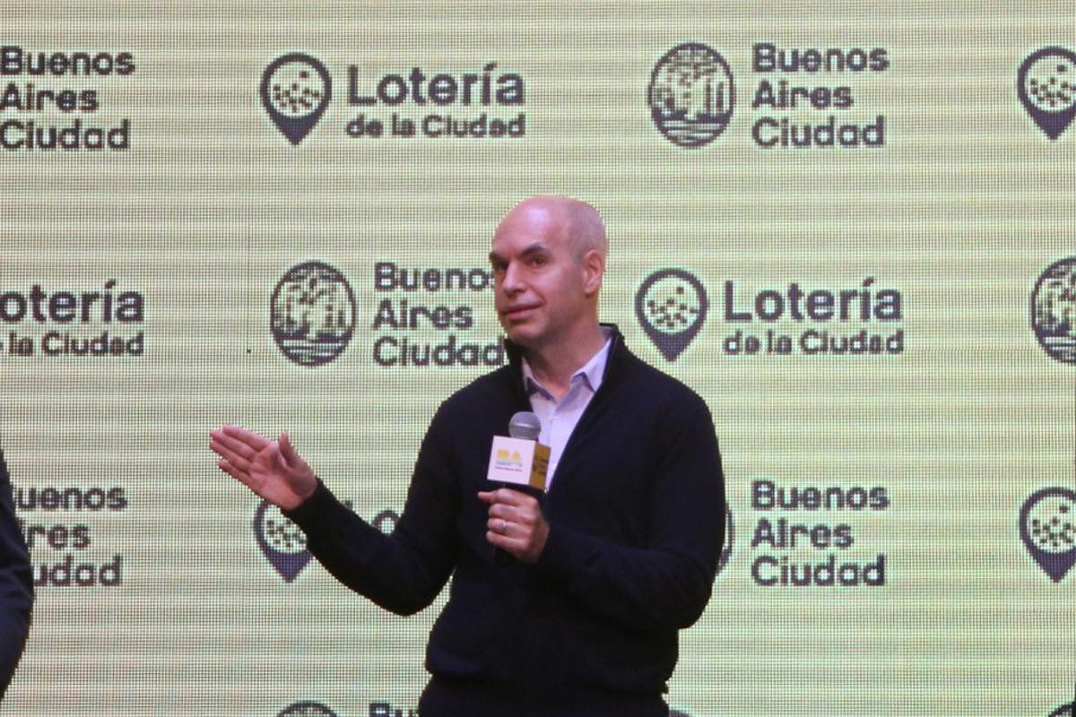 larreta-centro_monitoreo_del_juego_2-foto-Walter-Carrera-gvGCBA