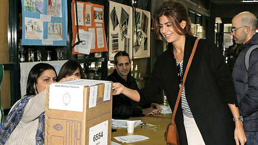 elecciones-PASO-legislativas-Juliana-Awada-2017-1920